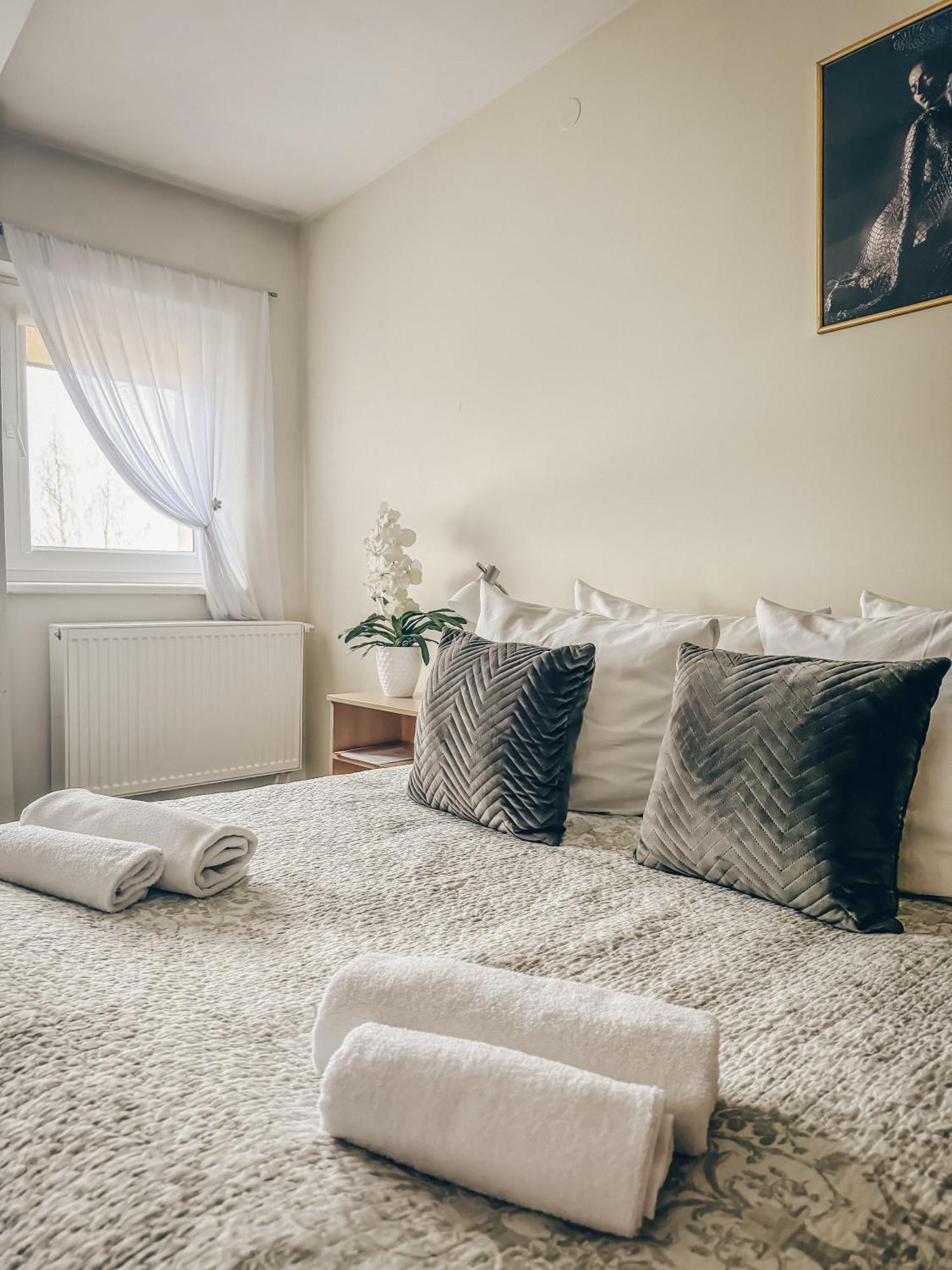 Pervaza Hotel Panevezys Bagian luar foto